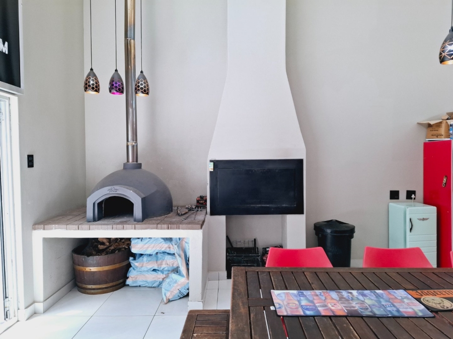 5 Bedroom Property for Sale in Rayton Free State